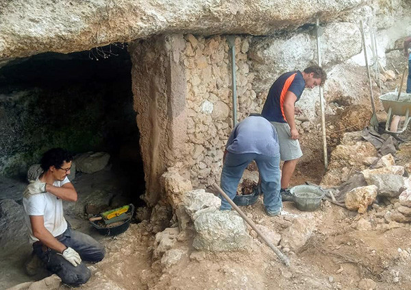 Reiniciades les intervencions de millora del columbari romà de ses Cases Noves
