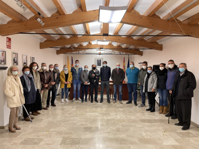 Foto de família de la corporació i els hereus de J. Pons Frau